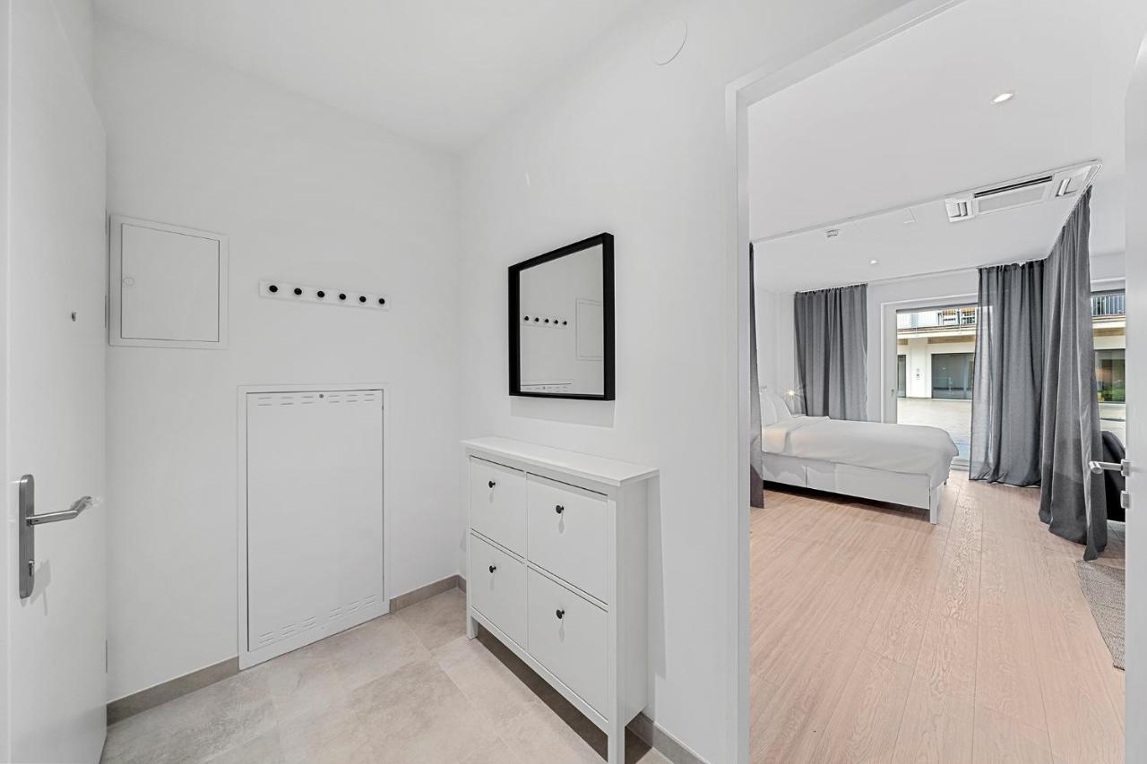 Vibestudio 302 - Central - Ac - Near Parking Apartment